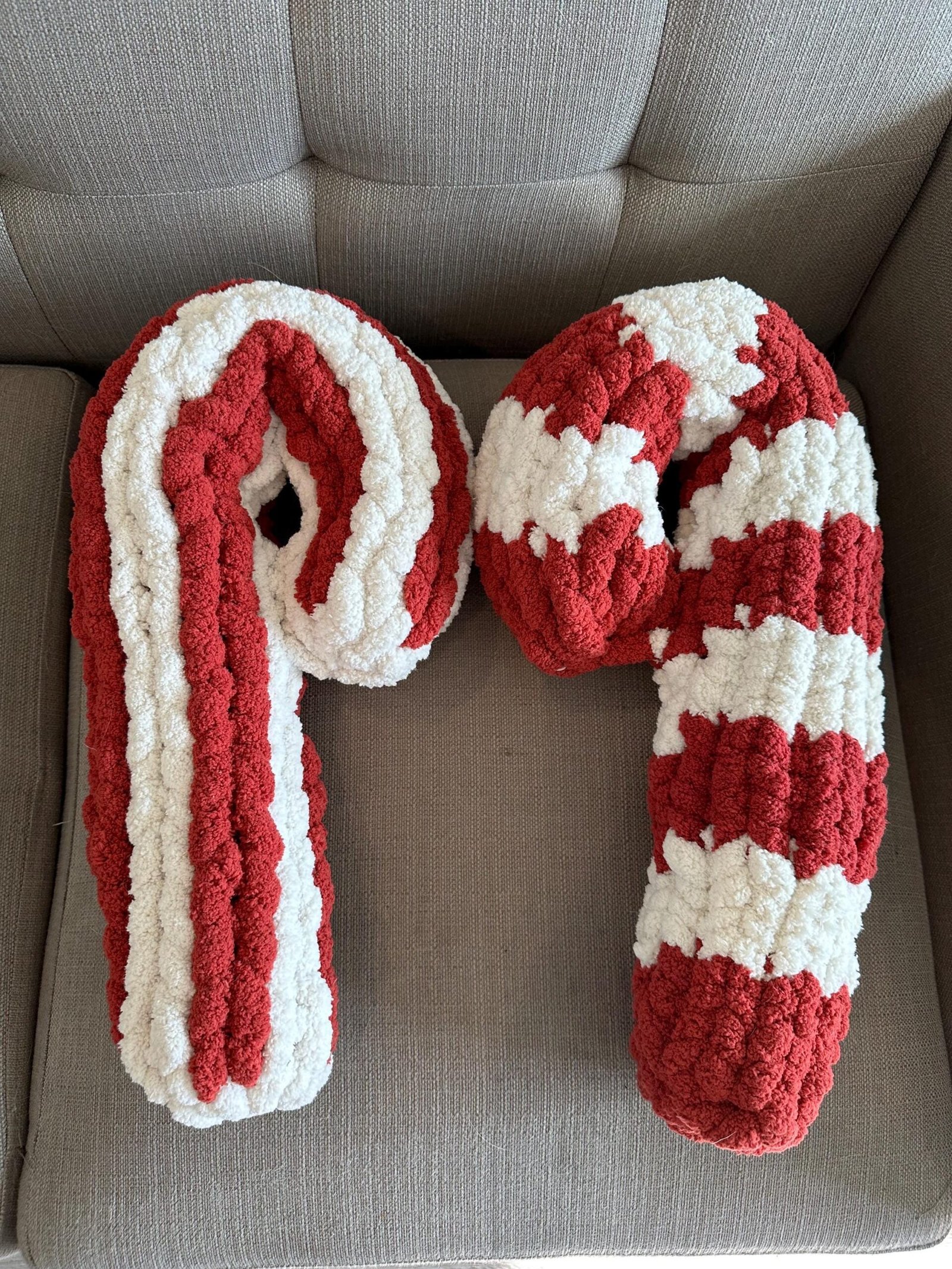 Candy Cane Pillow Pattern - Chunky Hand Knitting - Image 5