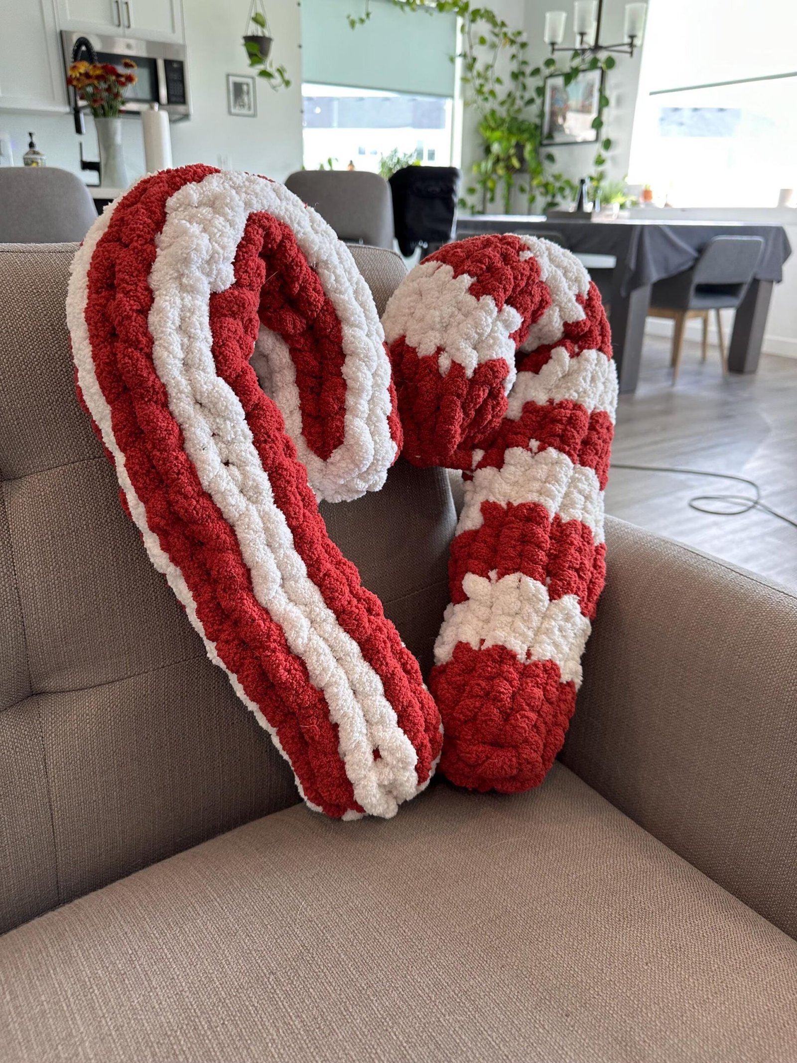 Candy Cane Pillow Pattern - Chunky Hand Knitting