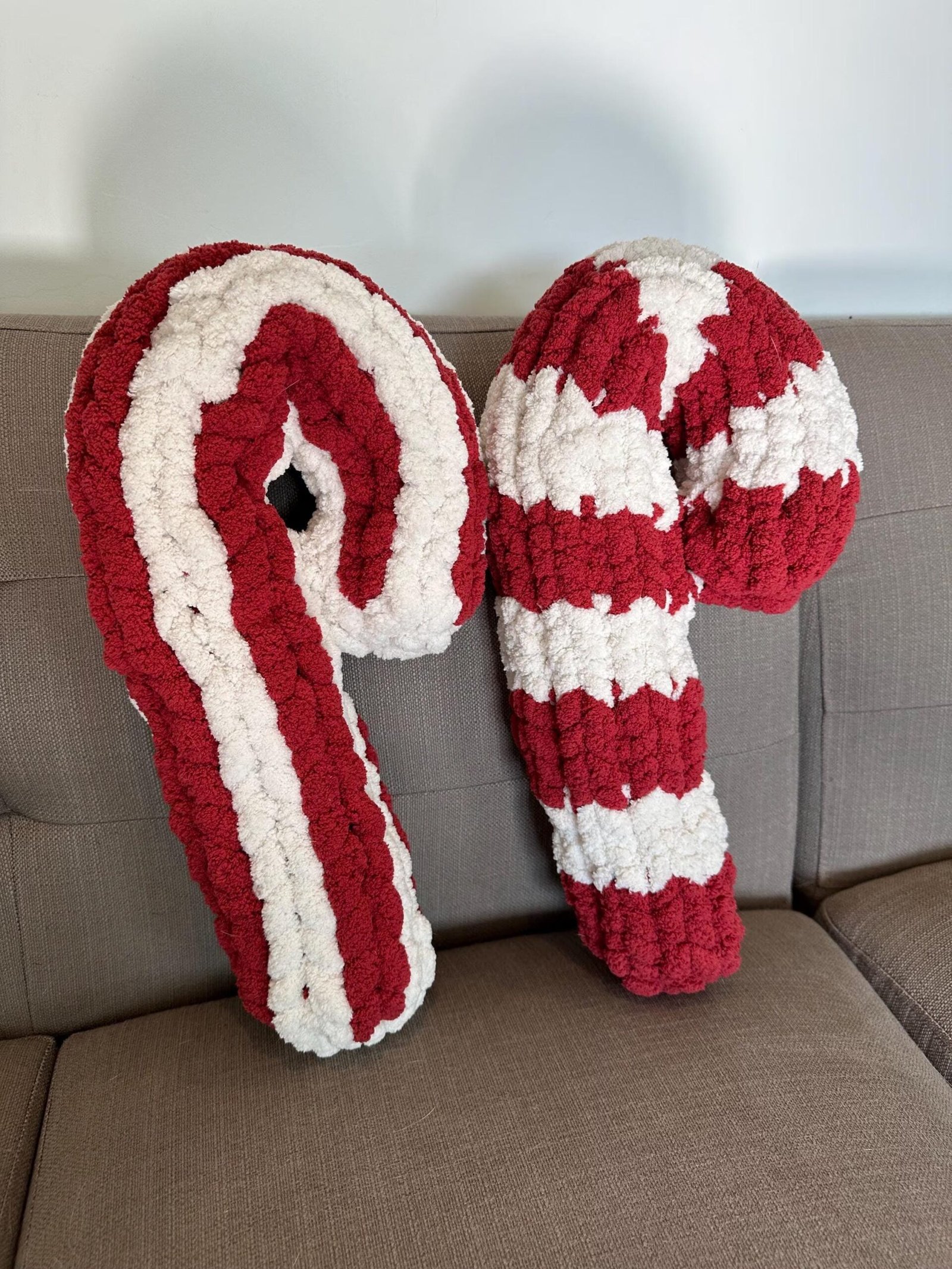 Candy Cane Pillow Pattern - Chunky Hand Knitting - Image 8