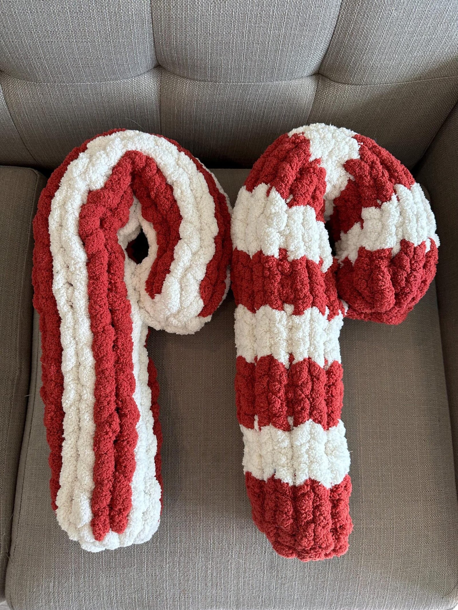 Candy Cane Pillow Pattern - Chunky Hand Knitting - Image 7