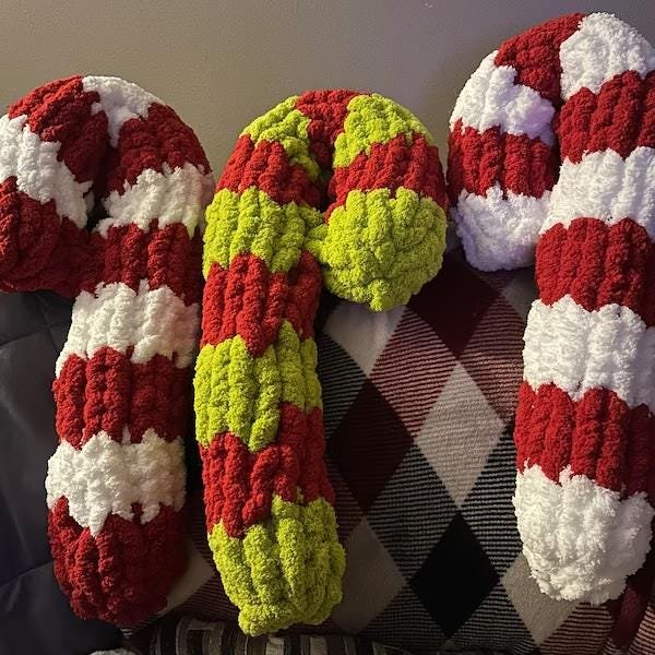 Candy Cane Pillow Pattern - Chunky Hand Knitting - Image 9